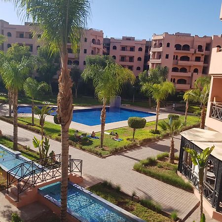 Un Moderne Chic Appartement Vue Sur Piscine Marrákes Kültér fotó