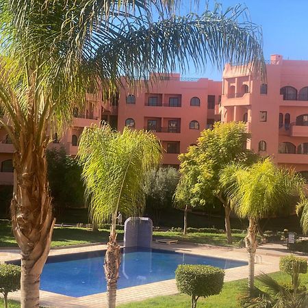 Un Moderne Chic Appartement Vue Sur Piscine Marrákes Kültér fotó
