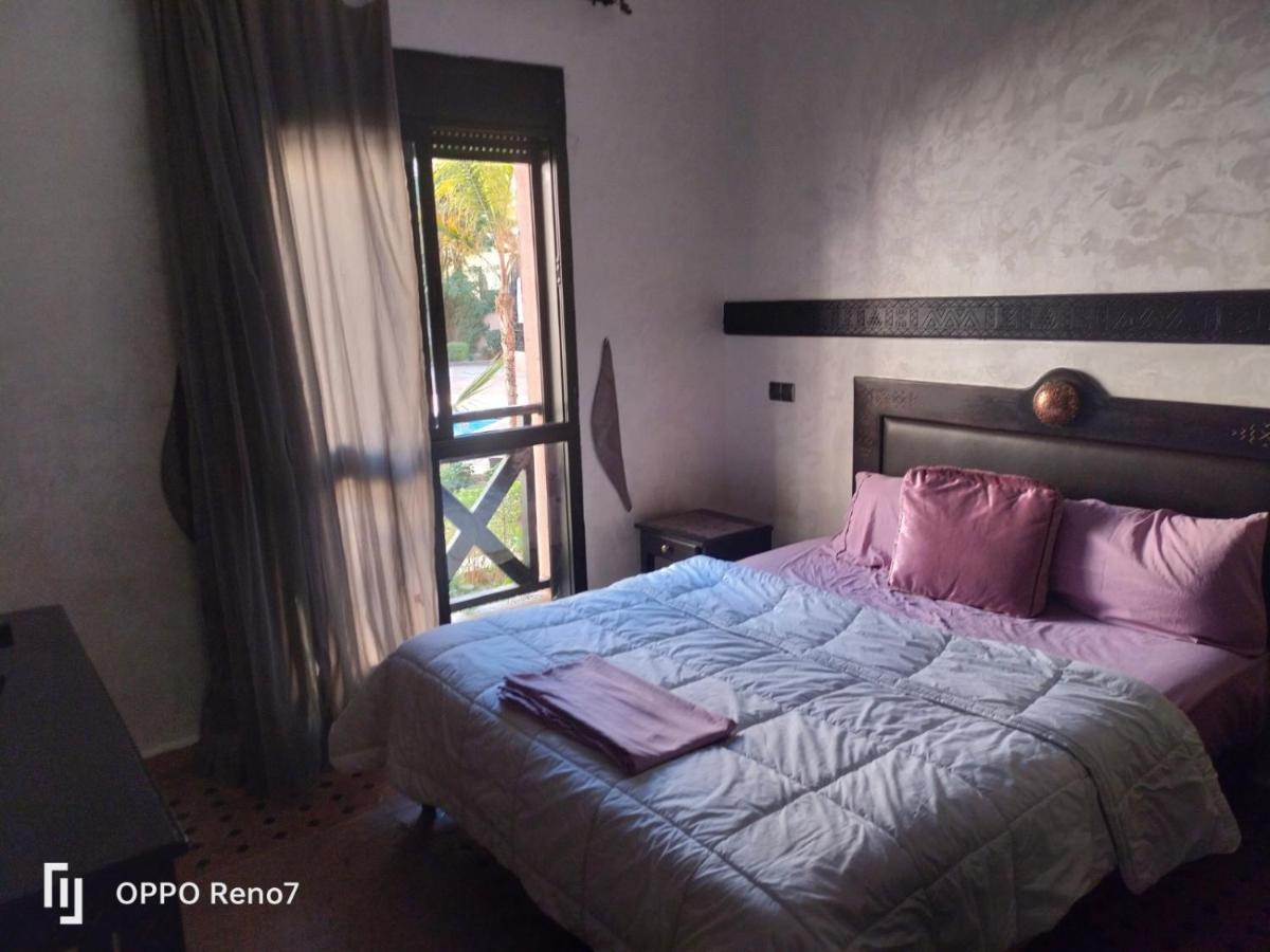 Un Moderne Chic Appartement Vue Sur Piscine Marrákes Kültér fotó