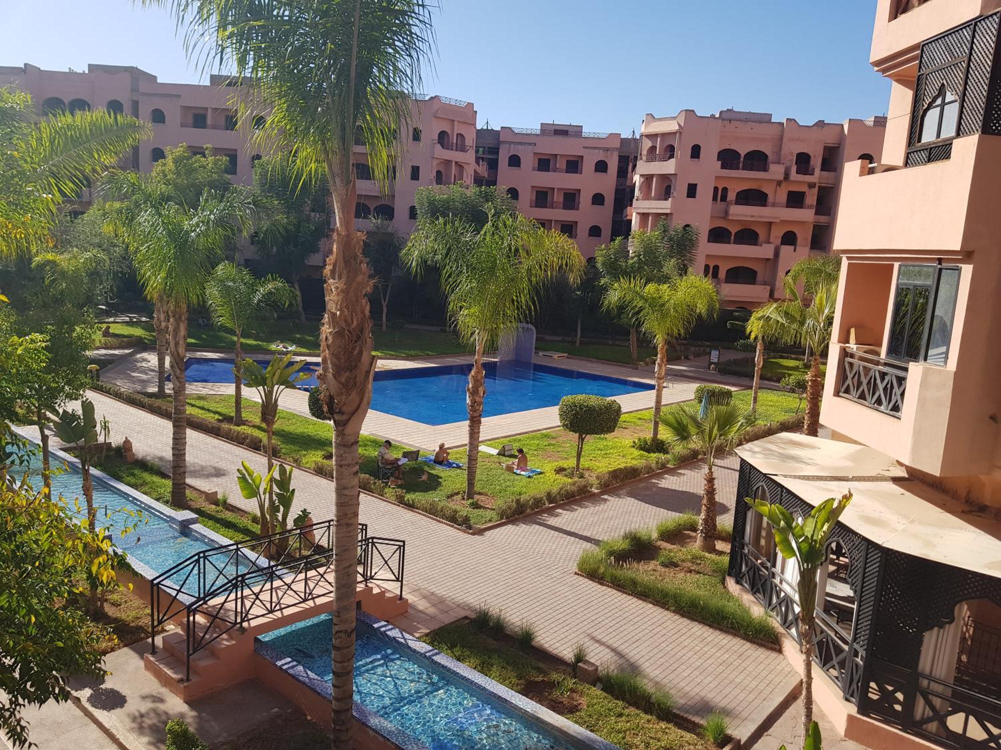 Un Moderne Chic Appartement Vue Sur Piscine Marrákes Kültér fotó