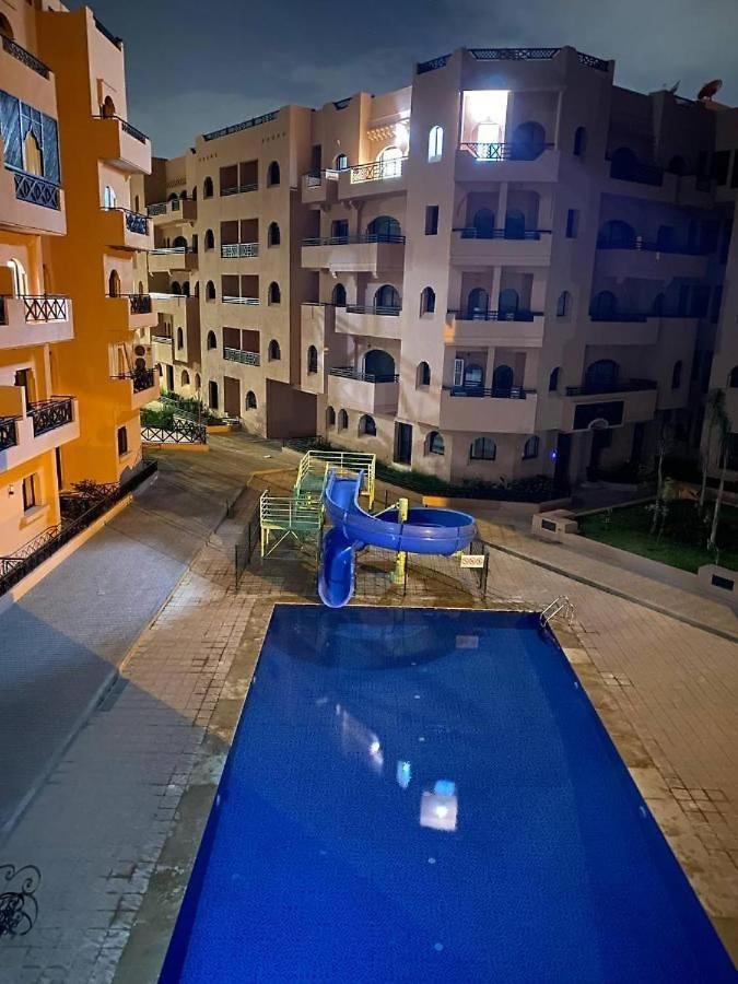 Un Moderne Chic Appartement Vue Sur Piscine Marrákes Kültér fotó