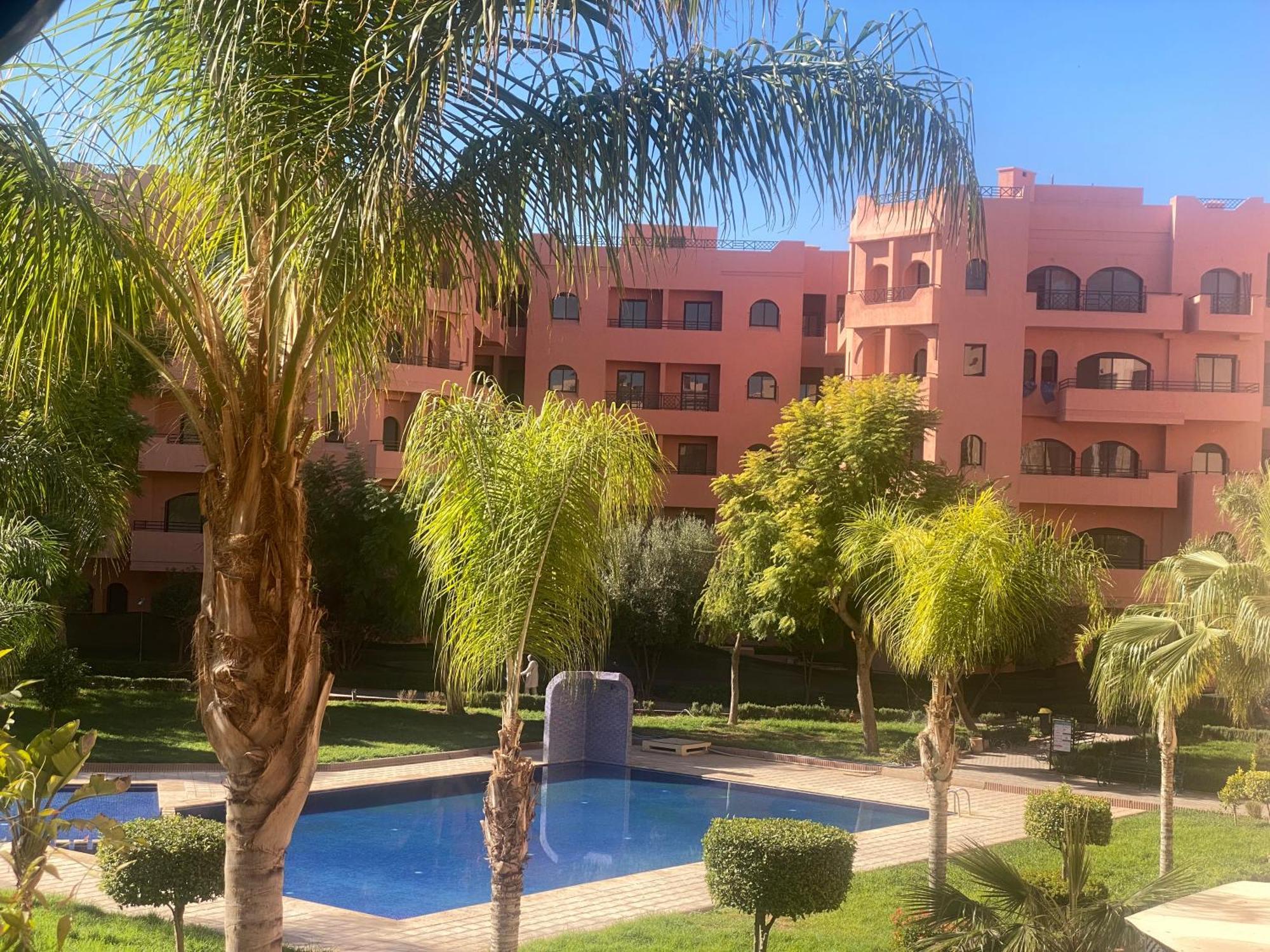 Un Moderne Chic Appartement Vue Sur Piscine Marrákes Kültér fotó